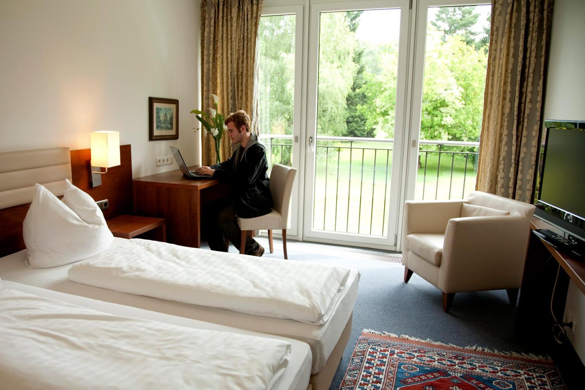 Hotel Alhartinger Hof Leonding Bagian luar foto